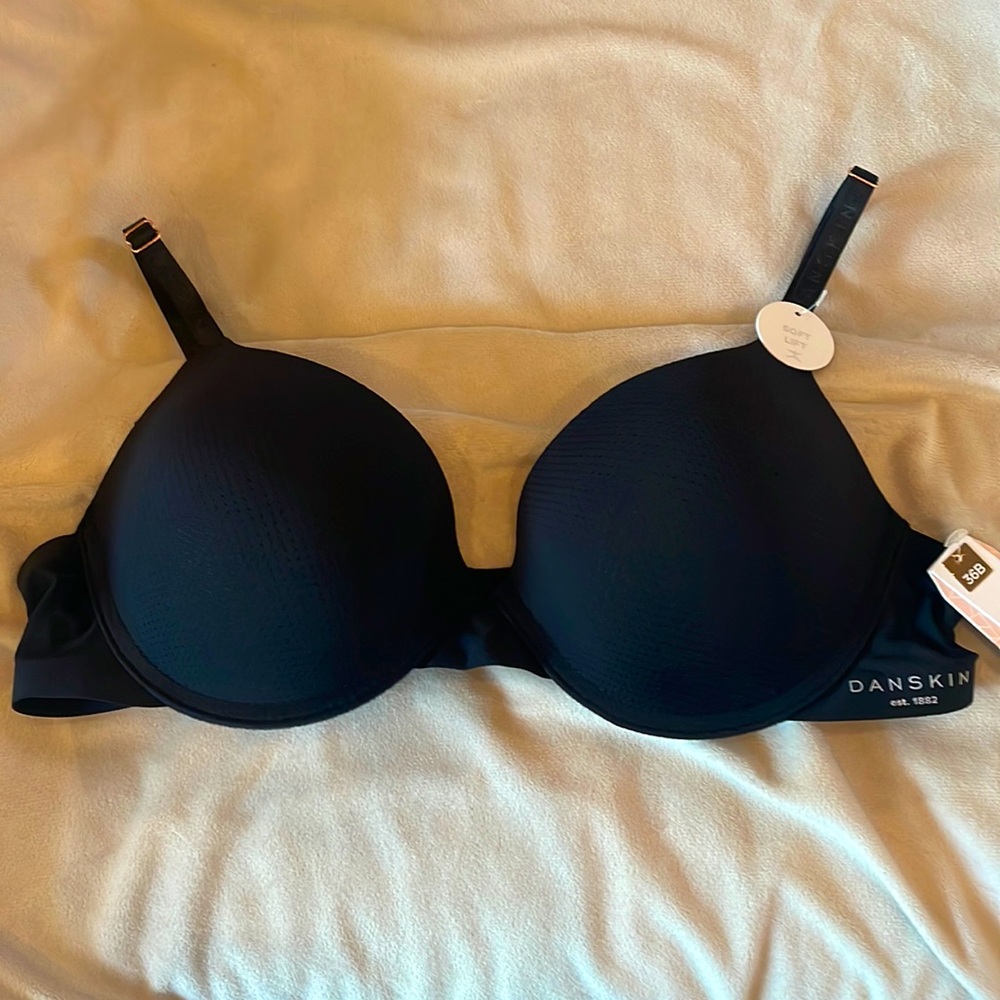 Danskin woman’s underwire bra. Size 36B. Black. Tags still on